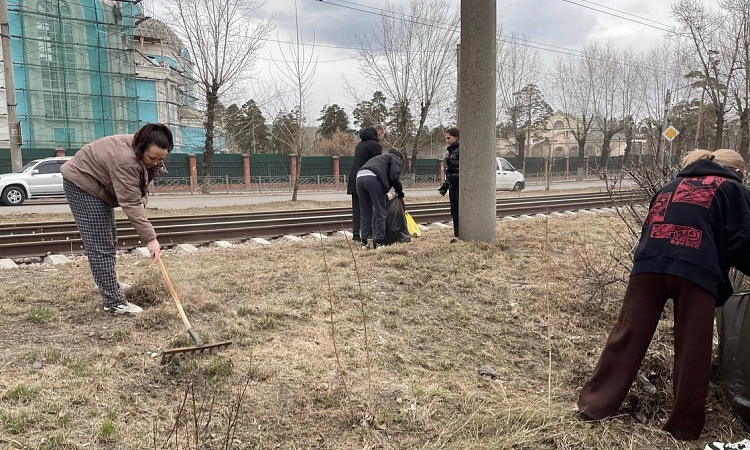 Традиционное участие студентов УУКЖТ ИрГУПС в Месячнике чистоты.
