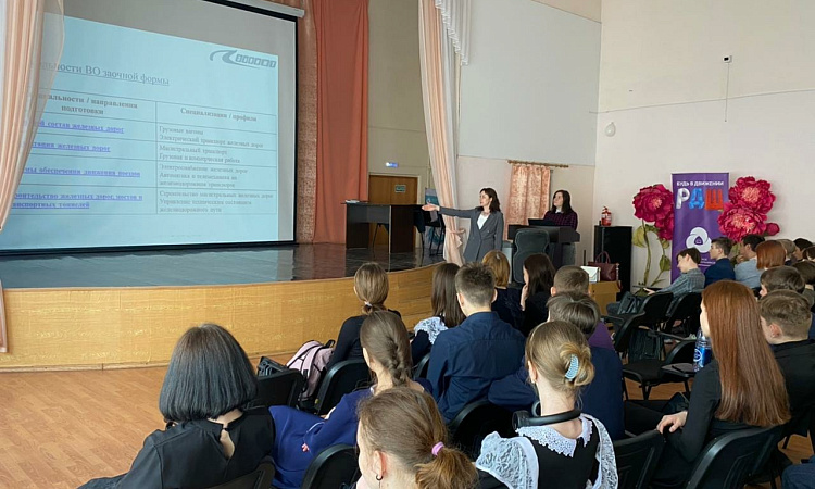 Агитавтобус ЗабИЖТ побывал в школах Читы и Читинского района