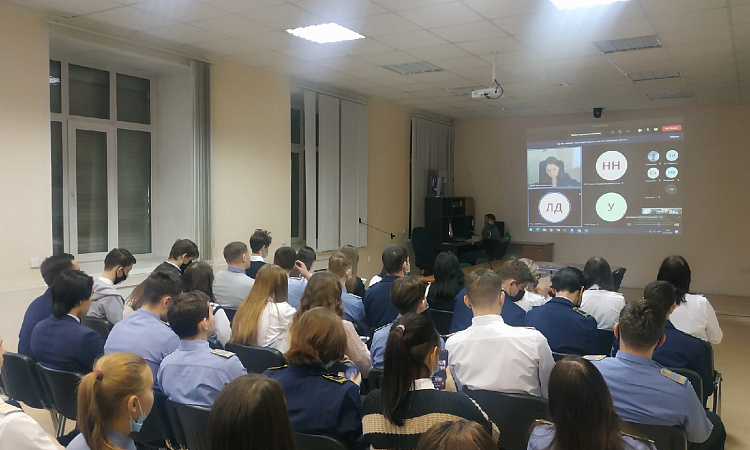 7 декабря 2021 г. более150 студентов разных курсов и специальностей нашего колледжа стали участниками Дня компании ОАО "РЖД".