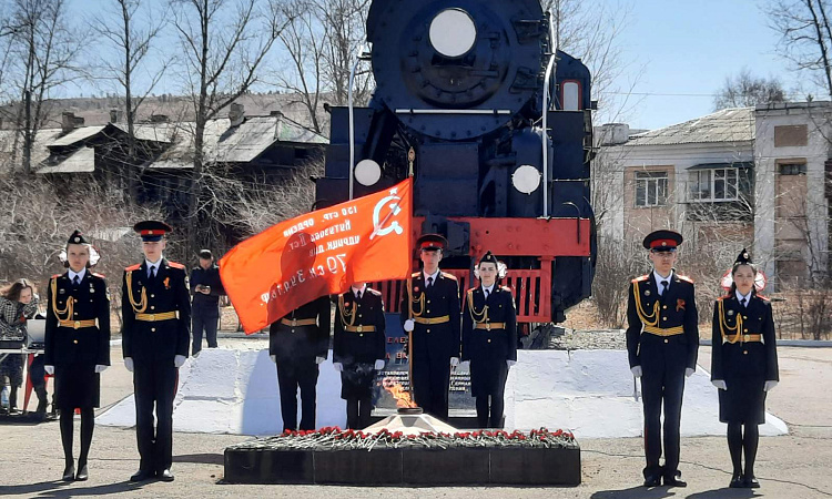 Состоялся митинг у памятника железнодорожникам