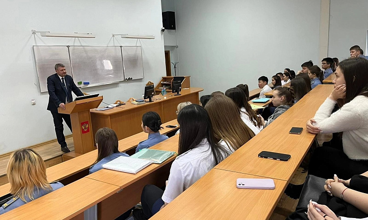 Встреча студентов УУКЖТ ИрГУПС с заместителем Улан-Удэнского центра работы железнодорожных станций по кадрам