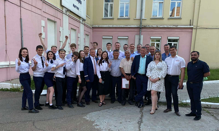 Поздравляем выпускников специальности 13.02.07 Электроснабжение (по отраслям), преподавателей, родителей с завершением дипломного проектирования и защитой дипломных проектов!