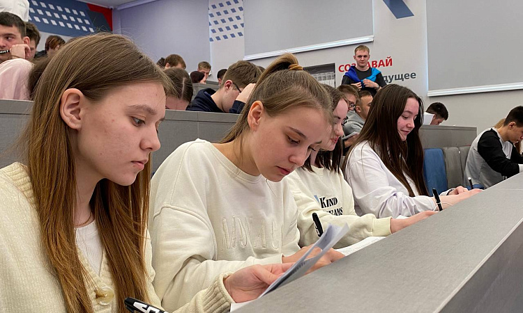 Студенты и сотрудники ЗабИЖТ написали "Диктант Победы-2023"