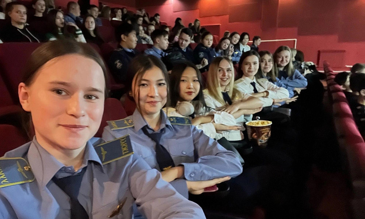 Студенты УУКЖТ ИрГУПС посетили фильм "Жизнь от начала до рождения" в рамках проекта "Ценность жизни" Благотворительного фонда "Радость материнства".