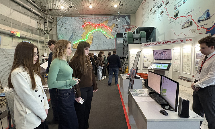 От теории к реальным технологиям: студенты ЗабИЖТ оценили инновации Забайкальской магистрали