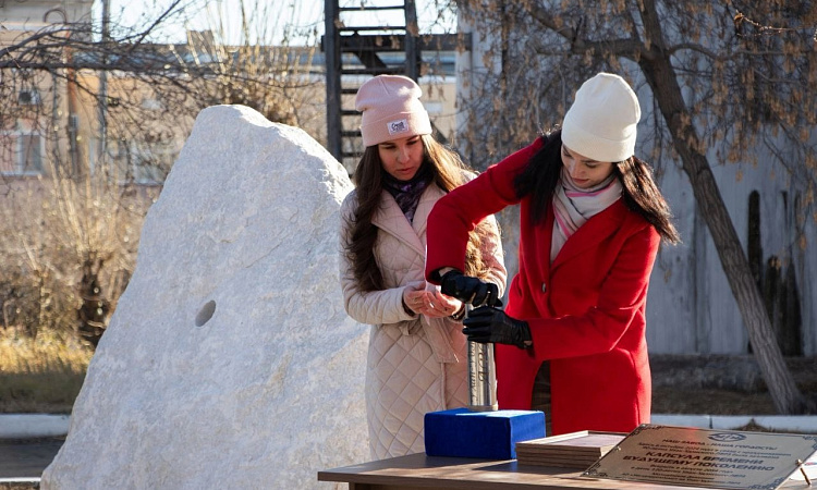 Студенты УУКЖТ ИрГУПС 19 октября приняли участие в закладке капсулы времени на ЛВРЗ