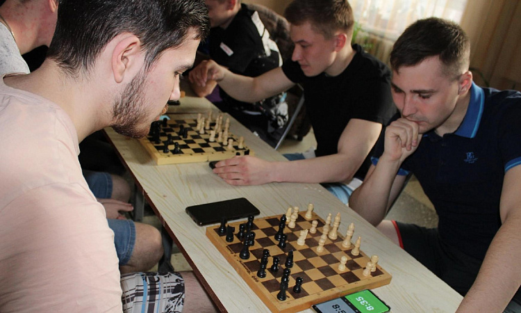 Шахматный турнир провели в клубе «Без границ»