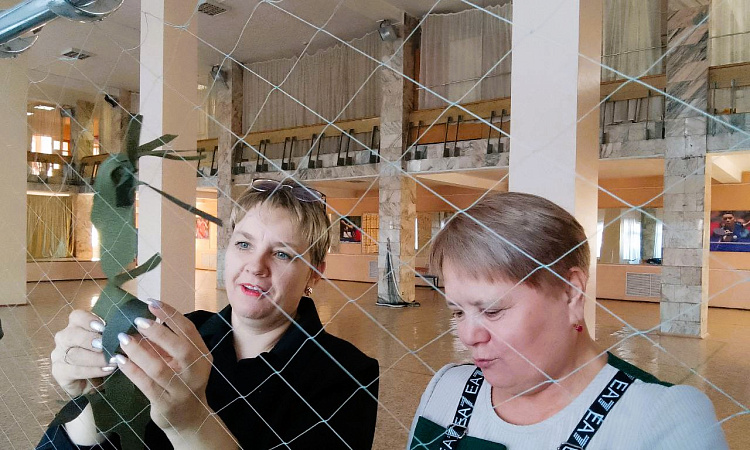 ЗабИЖТ открывает второй пункт плетения маскировочных сетей