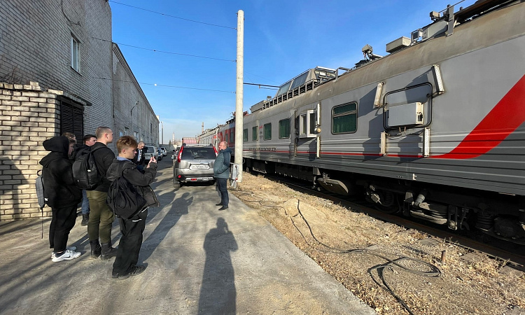 Для студентов техникума проведи выездное занятие на ЗабЖД