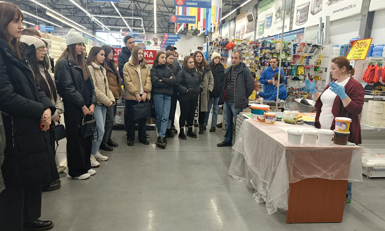 Мастер-класс по отделке помещений декоративными материалами на базе лакокрасочного завода Капитель.