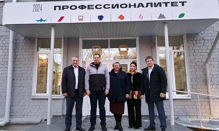 15 ноября колледж посетил заместитель начальника Департамента управления персоналом ОАО «РЖД» Александр Збарский (г. Москва)