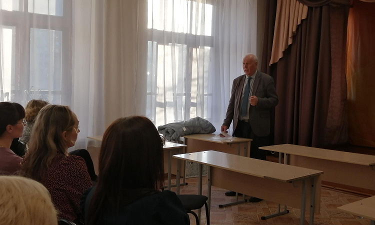 Представители ЗабИЖТ провели встречу с родителями 