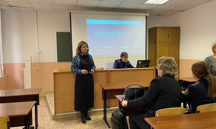 Специалисты ЗабЖД провели встречу с будущим движенцами в ЧТЖТ