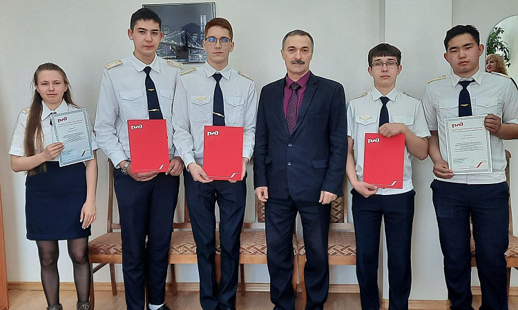 Студенты УУКЖТ ИрГУПС награждены почетными грамотами Центральной дирекции инфраструктуры и благодарственными письмами Восточно- Сибирской дирекции.