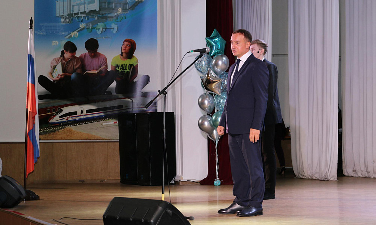 Торжественная линейка на День знаний для студентов высшего образования