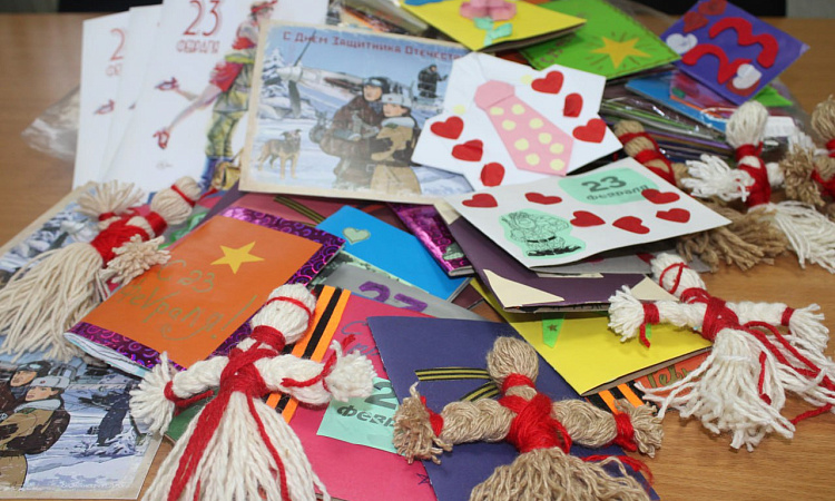 Студенты ЧТЖТ написали бойцам СВО