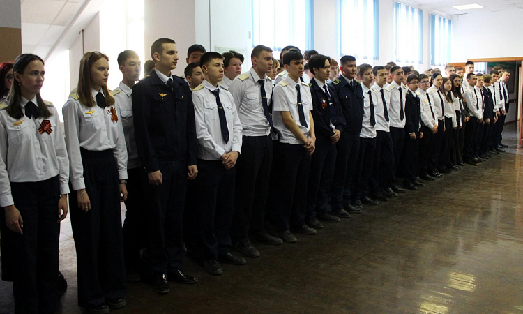 В УУКЖТ ИрГУПС состоялась торжественная линейка поднятия флагов Российской Федерации и Республики Бурятия