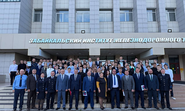 Будущие железнодорожники встретили День знаний Будущие железнодорожники встретили День знаний