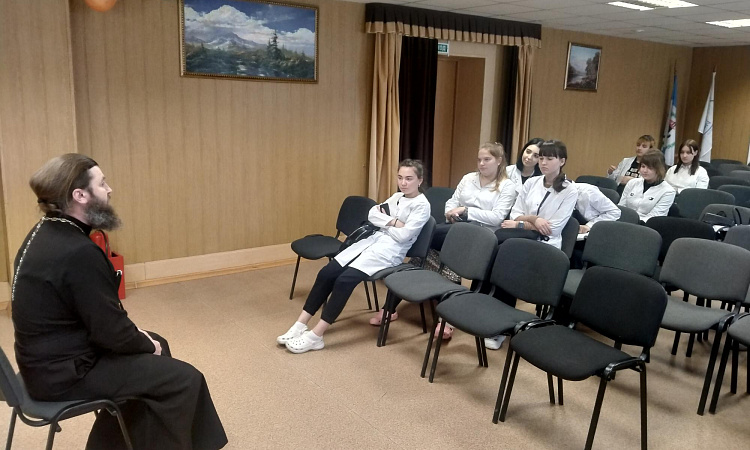 Беседы студентов МК ЖТ ИрГУПС с представителем церкви