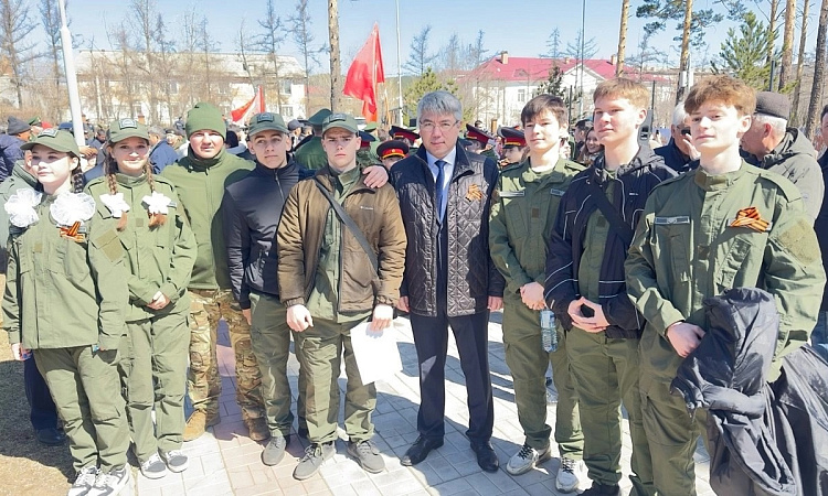 Студенты УУКЖТ ИрГУПС приняли участие в торжественном открытии памятника в Улан-Удэ