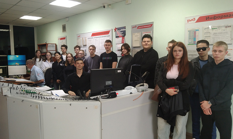 Будущие движенцы знакомятся с профессией