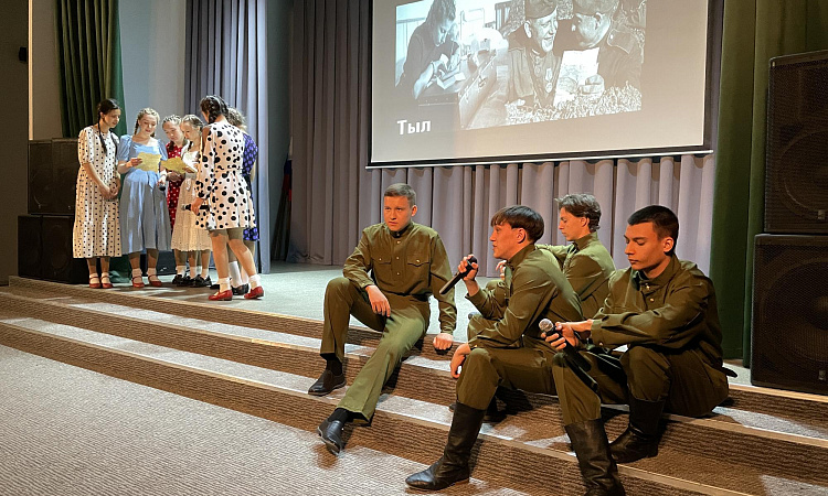«Опаленные войной»: лицеисты ЗабИЖТ поставили спектакль