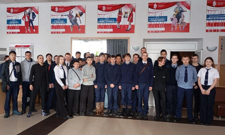 Студенты УУКЖТ ИрГУПС посетили моноспектакль "А нам нужна одна Победа"