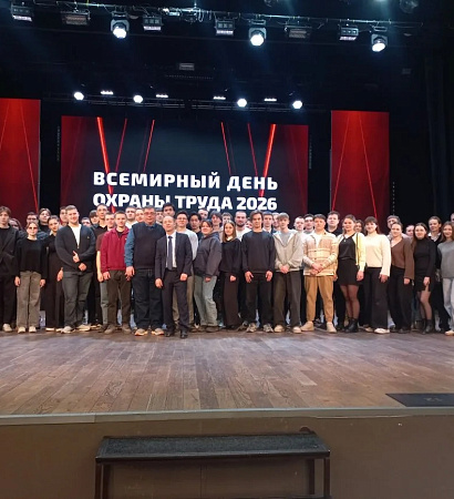 «Умные» каски и цифровые монтеры: студенты ЗабИЖТ погрузились в будущее охраны труда на фестивале в Чите
