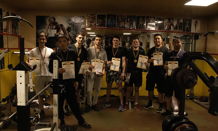 Соревнования по армрестлингу и пауэрлифтингу состоялись в ЗабИЖТ