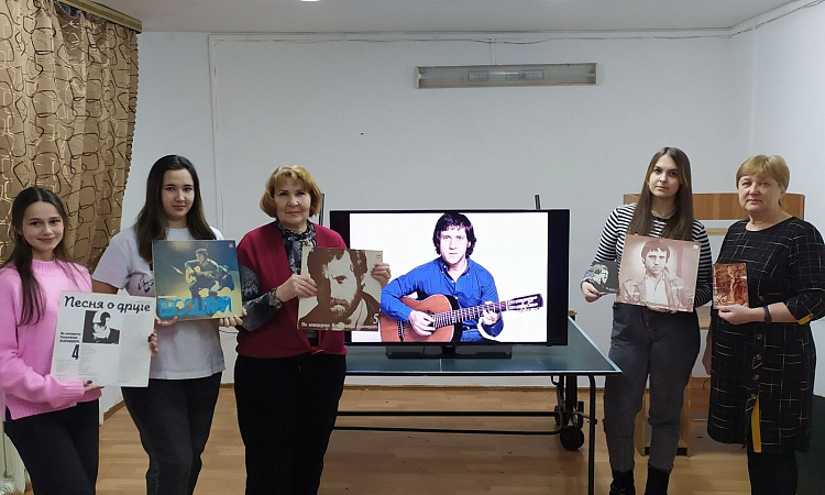 В общежитии УУКЖТ ИрГУПС прошел вечер памяти В.Высоцкого