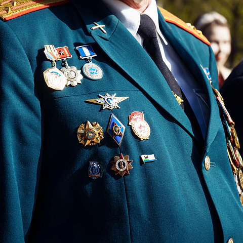 Студенты ИрГУПС поздравили ветеранов с наступающим Днем Победы 