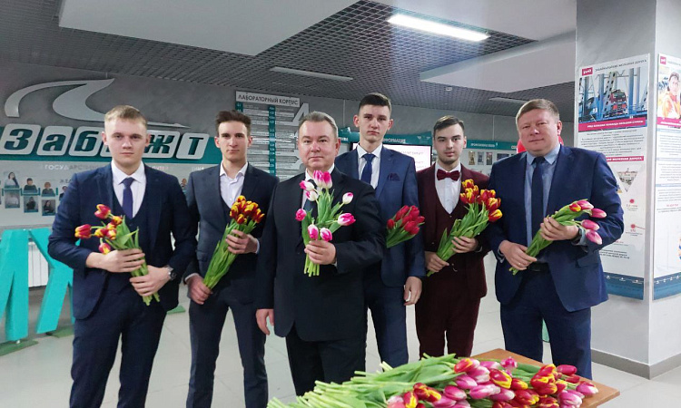 Поздравление коллектива ЗабИЖТ с Международным женским днем