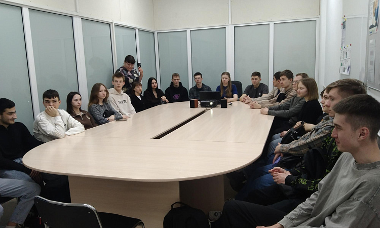 Практическое занятие для студентов ЗабИЖТ провели на производстве Практическое занятие для студентов ЗабИЖТ провели на производстве