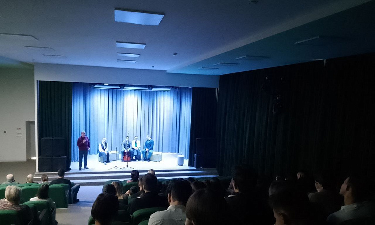 В ЗабИЖТ провели День театра