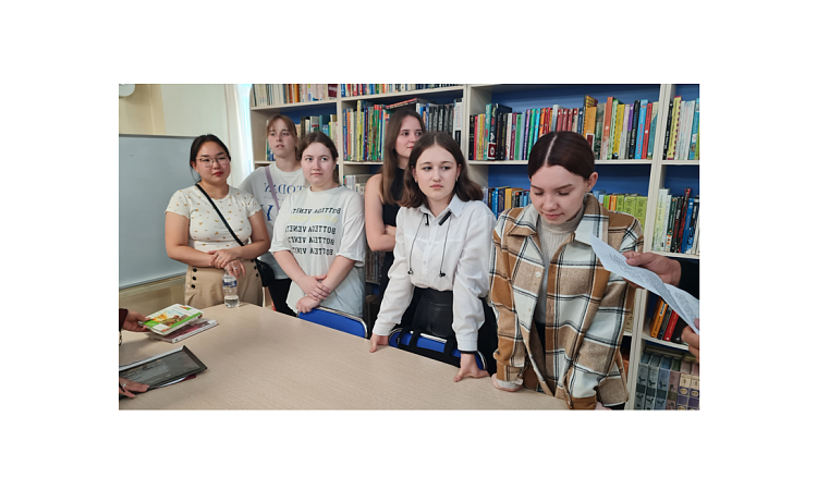 Студенты, проживающие в общежитии медицинского колледжа ИрГУПС, не впервые приходят в библиотеку №31 «Алые паруса»