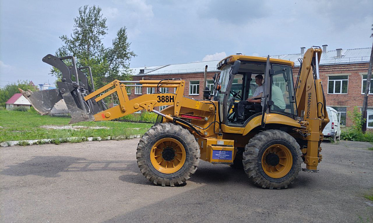 30 ИЮЛЯ  Амбассадоры Профессионалитета колледжа организовали профессиональные пробы по специальности «Техническая эксплуатация подъемно-транспортных, строительных дорожных машин и оборудования» для всех желающих абитуриентов