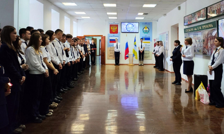 Первый учебный день. Первая традиционная торжественная линейка поднятия флагов Российской Федерации и флага Республики Бурятия!