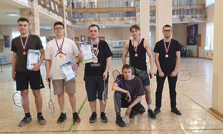 Подведены итоги соревнований по бадминтону и дартсу