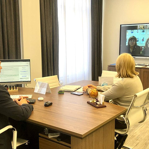 Первый проректор ИрГУПС Юрий Трофимов провел онлайн встречу с начальником отдела образования комитета по социальной политике и культуре Слюдянского района Татьяной Козленко по вопросу профориентации школьников