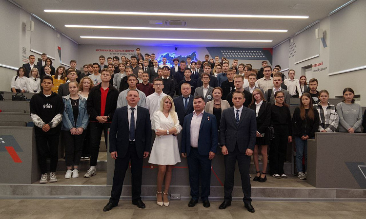 В ЗабИЖТ состоялась встреча с Героем РФ Владимиром Сайбелем