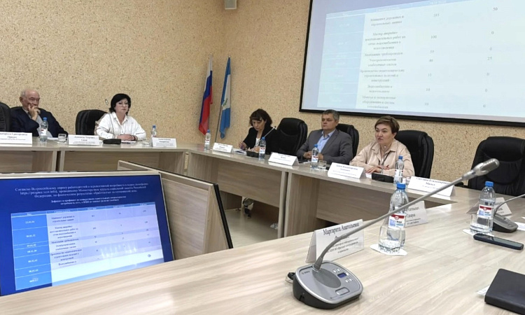 📌 «Выпускник на старте»: в Иркутске обсудили новые инструменты адаптации молодых специалистов