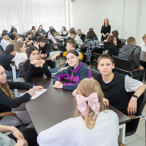 ИрГУПС продолжает знакомить школьников со «Страной железных дорог»! ИрГУПС продолжает знакомить школьников со «Страной железных дорог»!