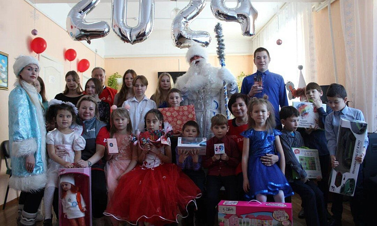 Студенты УУКЖТ ИрГУПС приняли участие в новогоднем поздравлении детей в Реабилитационном центре для несовершеннолетних детей в Клюевке.