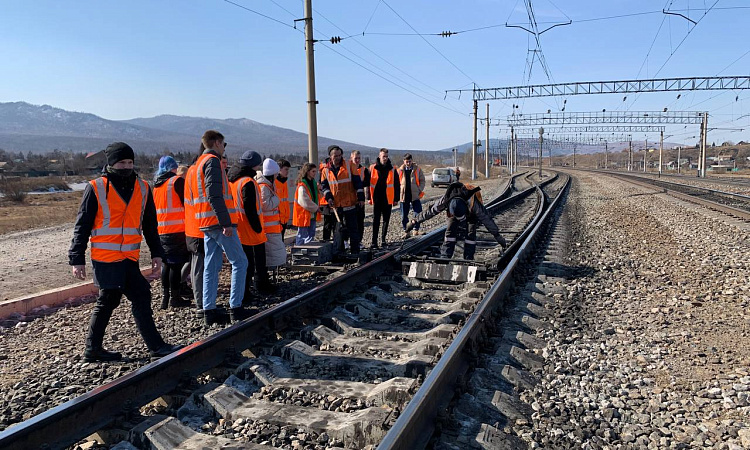 Студенты ЧТЖТ побывали на выездном занятии на ст.Антипиха