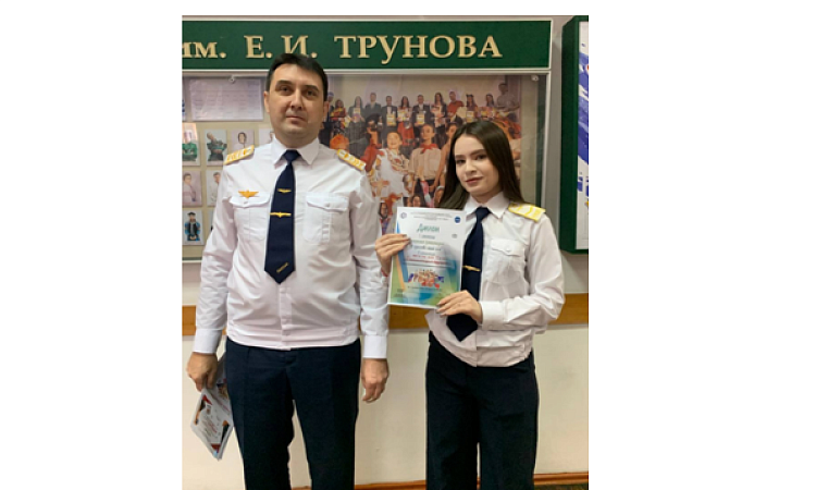 Традиционная линейка поднятия флага РФ и флага РБ в УУКЖТ ИрГУПС