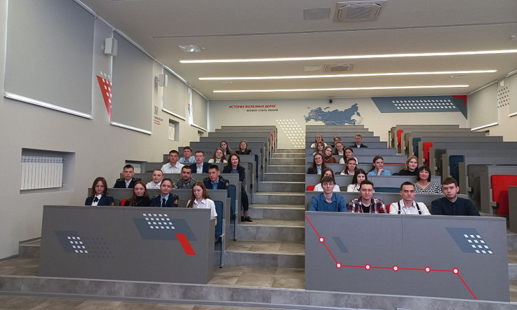 Для студентов ЧТЖТ провели встречу на кафедре СЖД