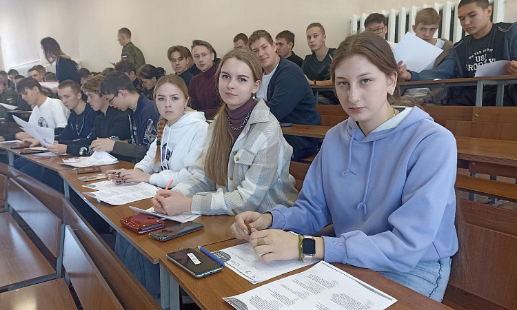 Студенты ЗабИЖТ приняли участие в Большом этнографическом диктанте