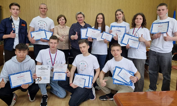 Встреча директора колледжа с участниками проекта "Профессиум" Встреча директора колледжа с участниками проекта "Профессиум"