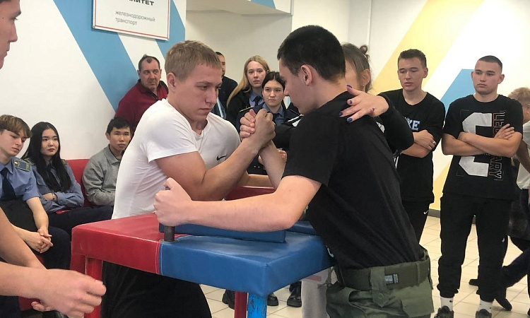 Состоялись соревнования по армспорту среди студентов УУКЖТ ИрГУПС.