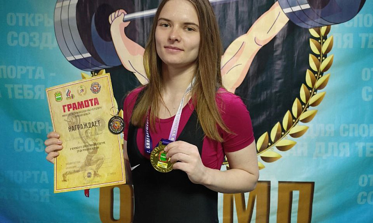 Студентка ЗабИЖТ Валерия Манчевская выступила на соревнованиях ДФО по тяжелой атлетике